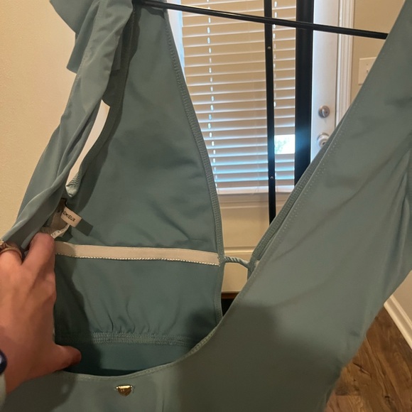 Cremieux one-piece swimsuit with flutter sleeves- medium - Picture 3 of 8